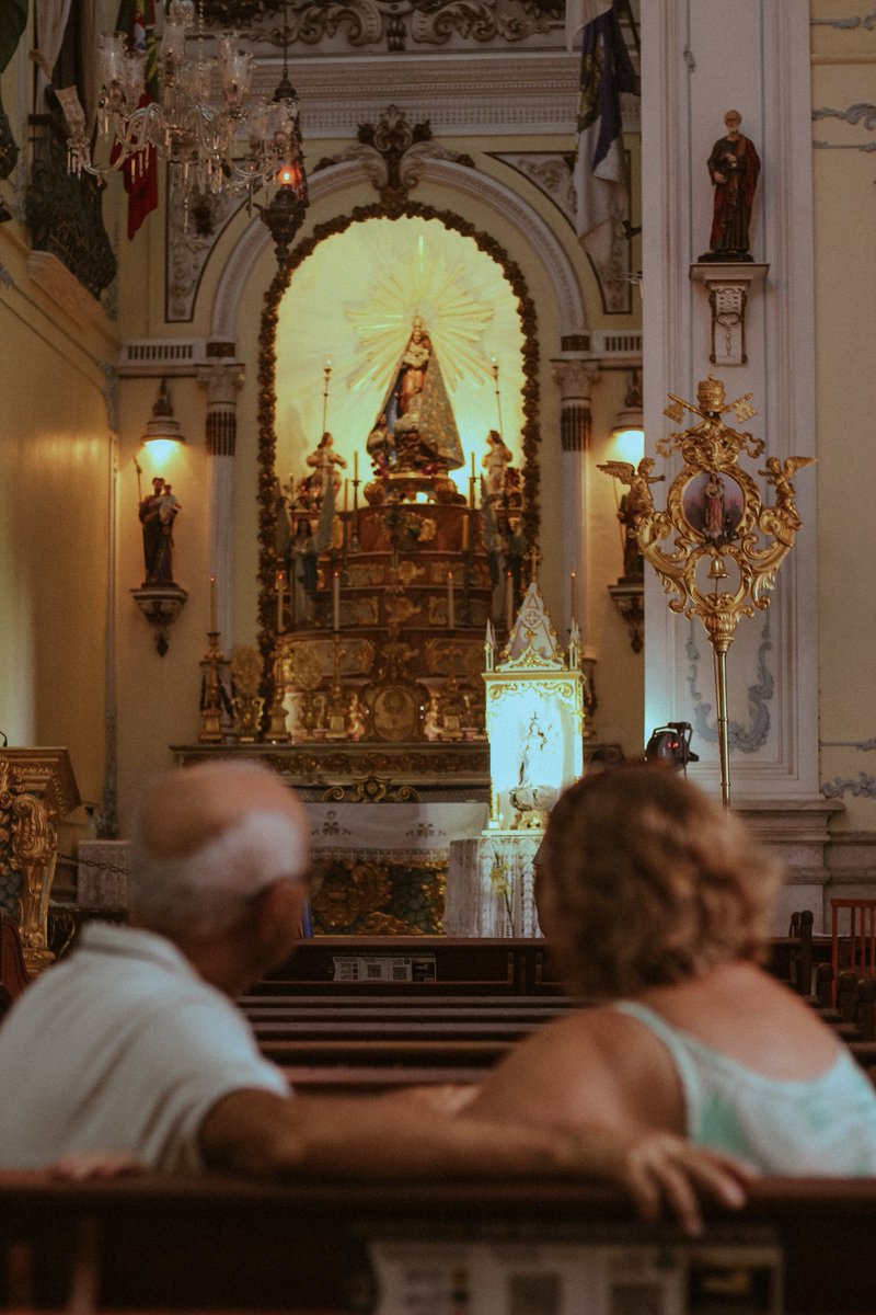 nanalyra_'s tweet photo. meus avós foram casados 52 anos. juntos por 60. minha avó faleceu hoje aos 72. eu já esperava, um dia, perder meus avós mas nada me preparou pra ver meu avô perder o amor da vida dele.

fotinhas que fiz quando meus amorzinhos completaram suas bodas de ouro 🤍⭐️ https://t.co/Geg8giTJN5