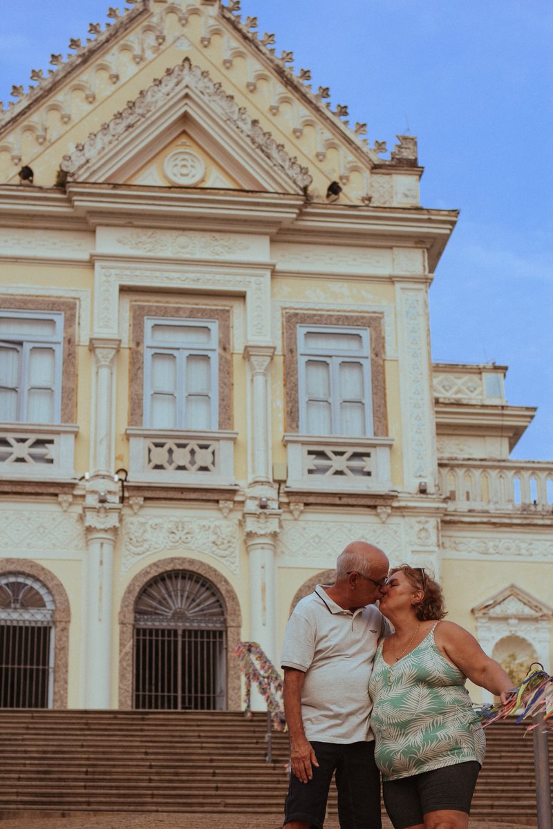 nanalyra_'s tweet photo. meus avós foram casados 52 anos. juntos por 60. minha avó faleceu hoje aos 72. eu já esperava, um dia, perder meus avós mas nada me preparou pra ver meu avô perder o amor da vida dele.

fotinhas que fiz quando meus amorzinhos completaram suas bodas de ouro 🤍⭐️ https://t.co/Geg8giTJN5