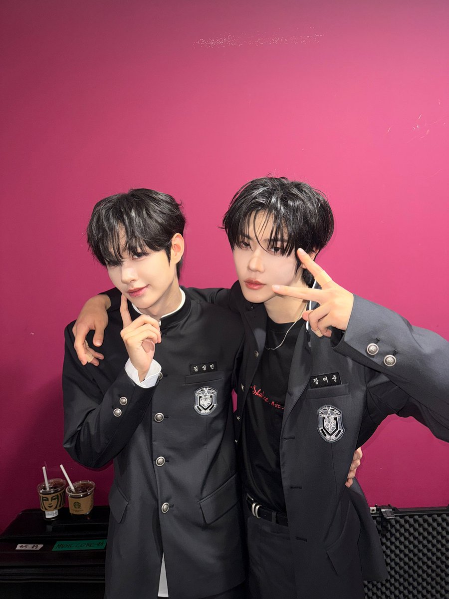 CYE_MEMBERS7's tweet photo. 학교 같이 다녔으면 재밌었겠다

#장여준 #JANGYEOJUN 
#CLOSEYOUREYES #클로즈유어아이즈
#클유아 #CYE https://t.co/FxisxhlrEn