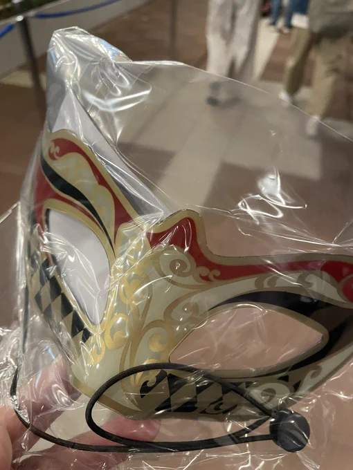 もらった仮面が推しカラーでテンション爆上げ 