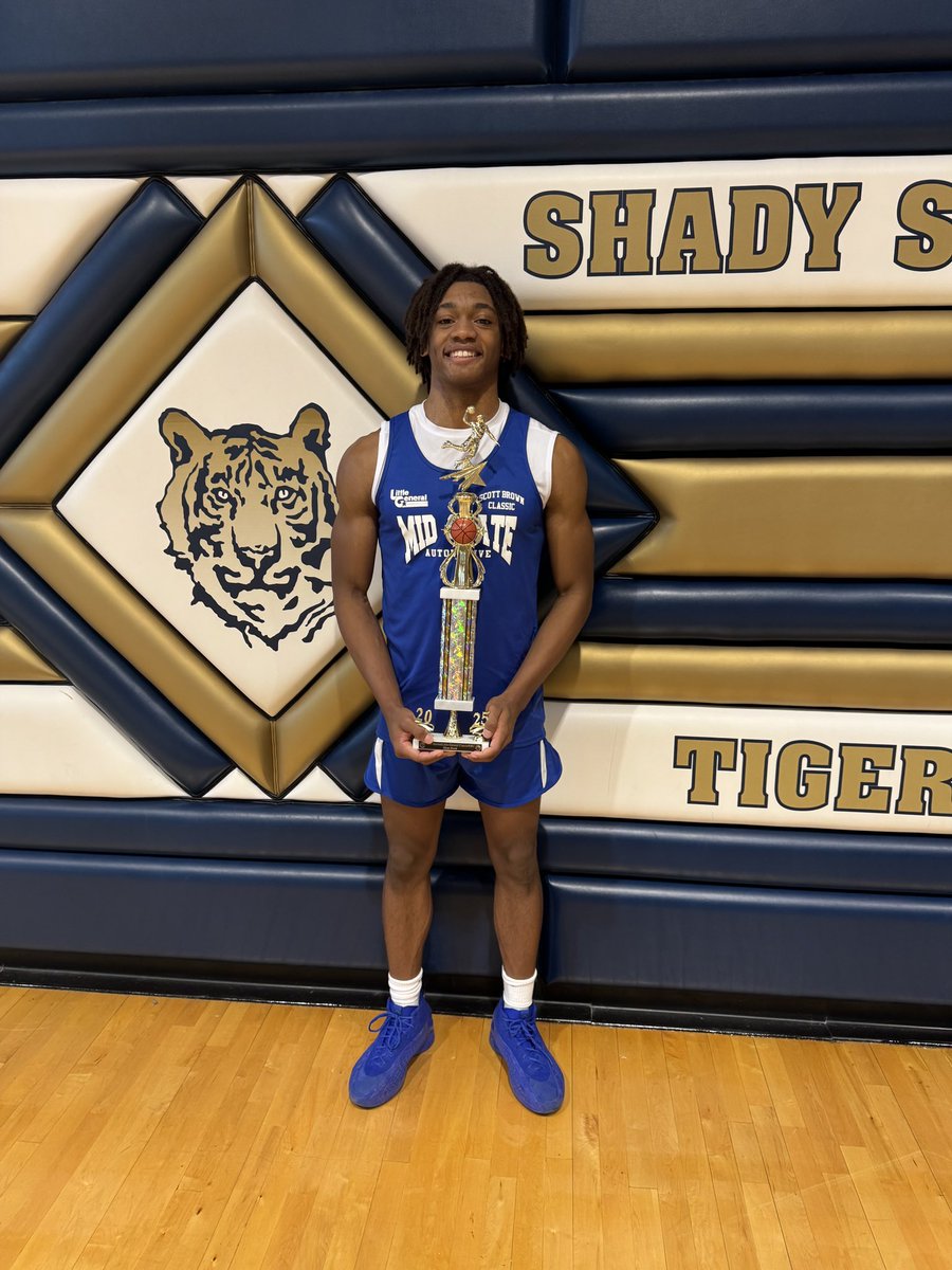 Congratulations to our guy Demarcus Bandy for winning the Slam Dunk Competition at the Scott Brown All-Star Classic today!!