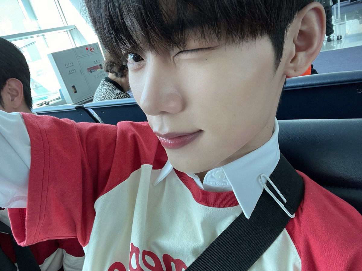 EVNNE_official's tweet photo. 다녀오겠습니다~~~

#EVNNE #이븐 #이정현 #LEEJEONGHYEON https://t.co/eJpHcwcMiw