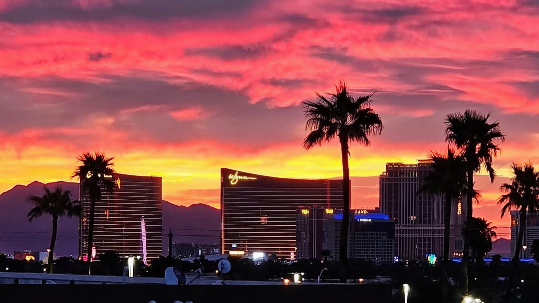 Shout out to people who wake up early enough to see the sunrise. (📸 Ricky Kendall)