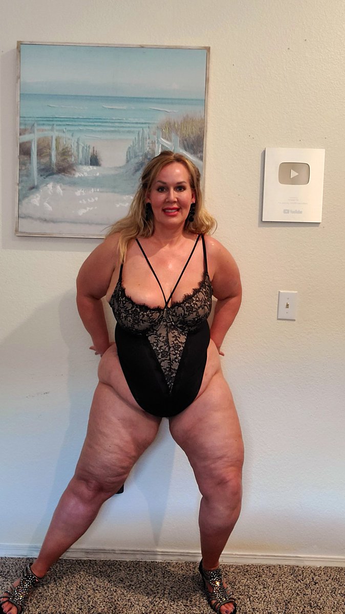 UrsulasWorld's tweet image. onlyfans.com/fantasymilfurs…