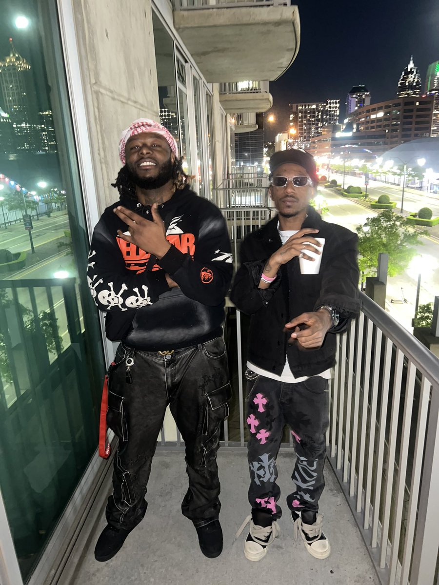 B9boss's tweet photo. @Trillwill55 5Ive wit me https://t.co/DUcj3WaWKT