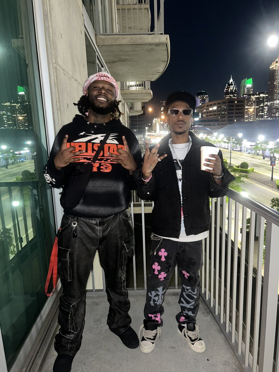 B9boss's tweet photo. @Trillwill55 5Ive wit me https://t.co/DUcj3WaWKT