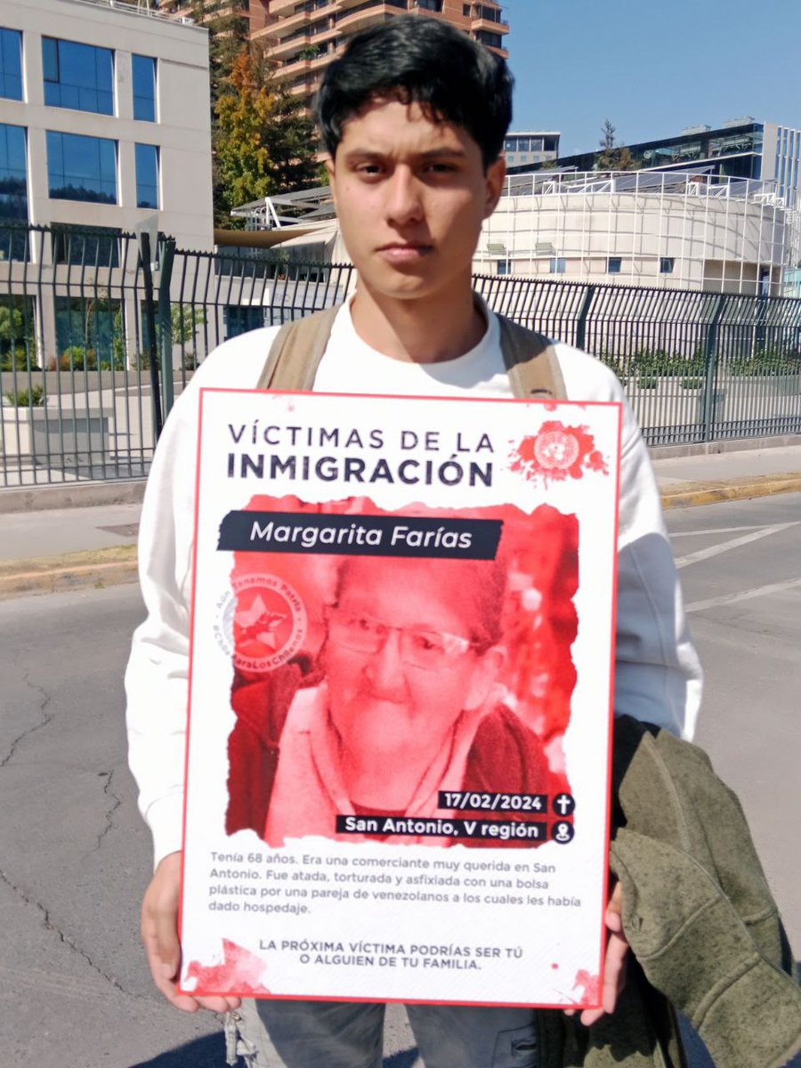 ATPChile's tweet photo. El día de hoy demostramos algunos de los muertos registrados por las políticas de refugiados y de inmigración masiva en Chile, frente a la @cepal_onu .
Ningún partido politico, de izquierda ni de derecha está interesado en esto, pues uno los trajeron y otros los legalizaron. https://t.co/gOZoPw0LM3
