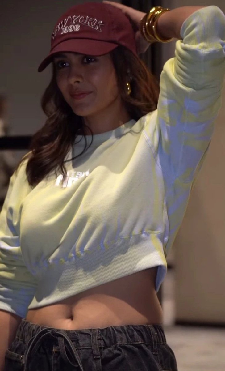 TheOneNGK's tweet photo. I am So Obsessed with Mrunal 🥵🤌🏻 https://t.co/bGzHIsF36o