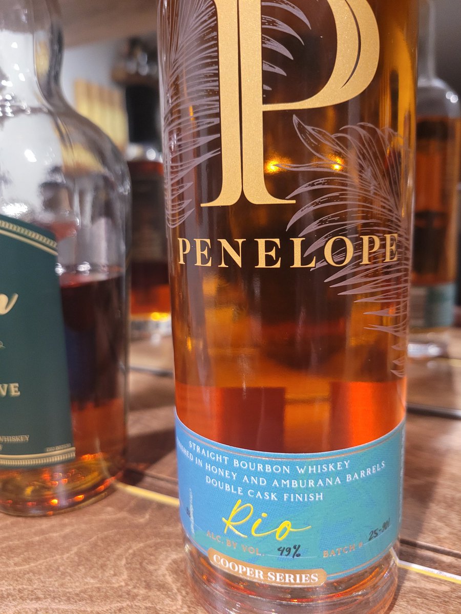 LuthorCorp1's tweet photo. For my bourbon friends...
I missed this bottle last year. I couldn't find it. Now that I have, I wish I hadn't 🤣. It's not terrible. But it's like low proof bourbon mixed with Tequila. It's definitely not worth the price. #NotMyJam https://t.co/AnxLswAE9x
