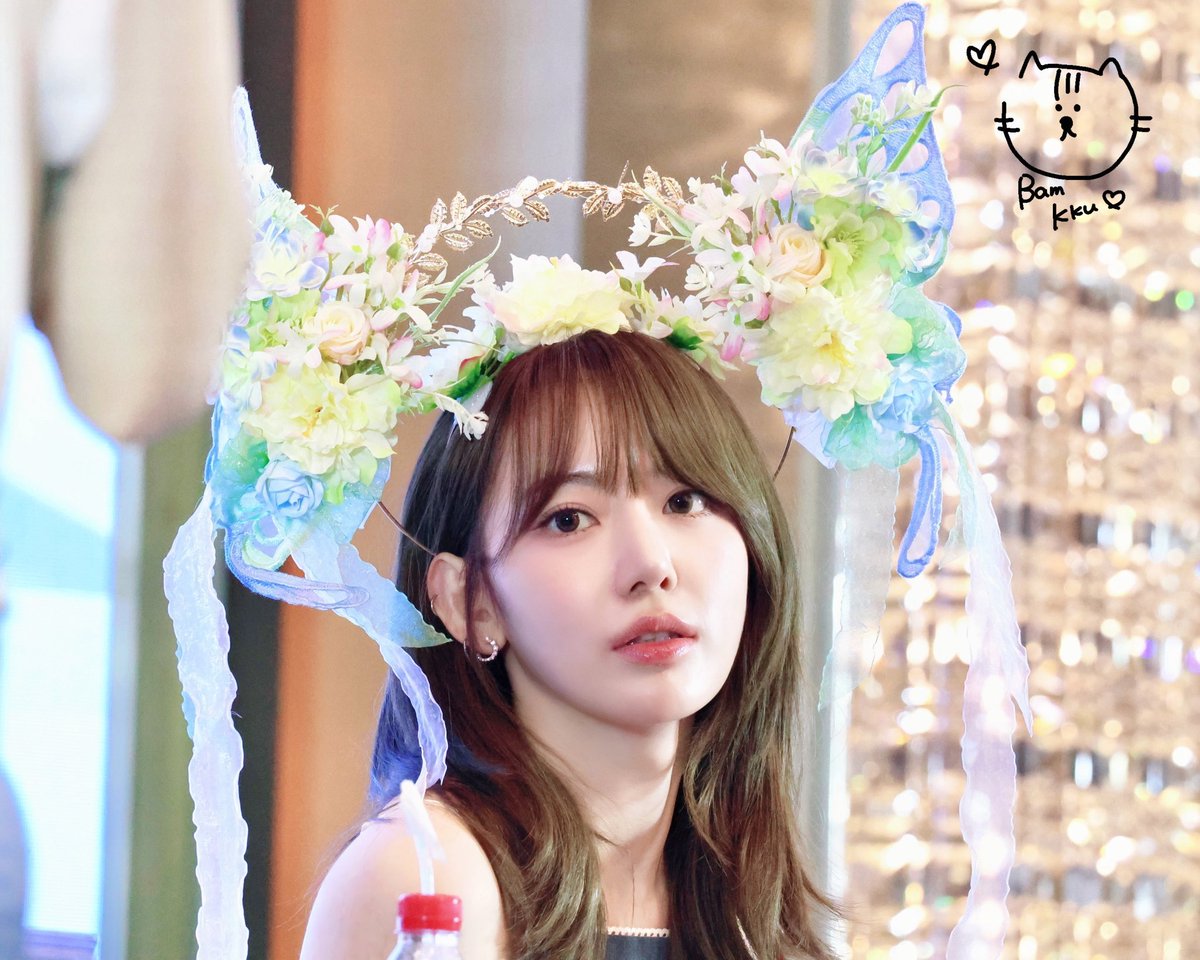 どこに売ってるか分からない豪華絢爛な被り物を咲良に被せてくれる中華ペンのみなさん、いつも本当にありがとう