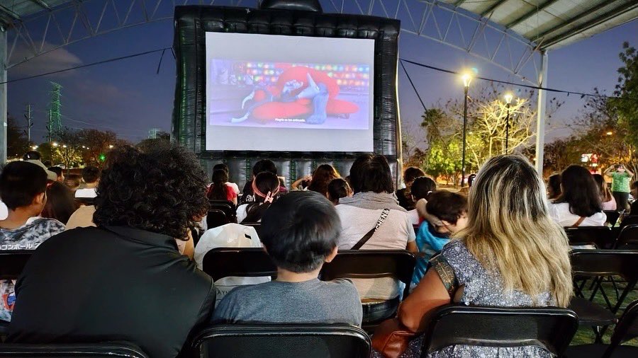 ImdutYucatan's tweet photo. 🎉👧🧒 En el marco del Mes de la Niñez, el Parque Lineal Los Paseos, se llenó de alegría con una edición especial de Cine al Aire Libre dedicada a celebrar a las niñas y niños

Las familias disfrutaron de una tarde mágica de película en un ambiente seguro y lleno de convivencia✅ https://t.co/dkvC6ctnr3
