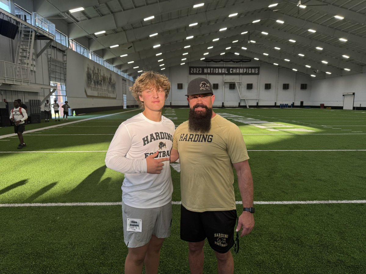 Chasestephens21's tweet image. Thanks for the invite @CoachD_BisonsWR Had a great camp and enjoyed talking with @CoachFrancis_HU Can’t wait to be back‼️
@PaulSimmonsHU @qbc_chattanooga @Drew_Akins @CoachTPope6 @valley_fb @CSmithScout