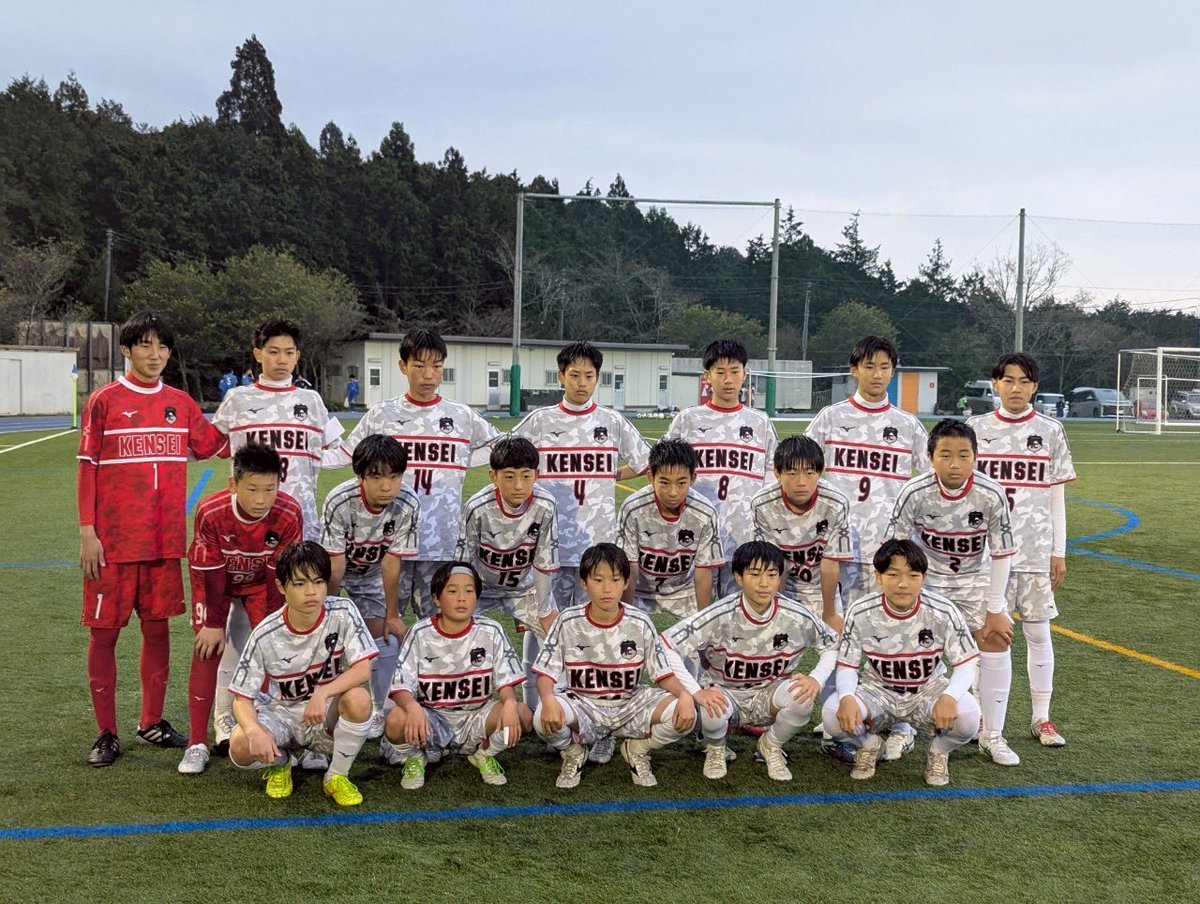 クラブユース選手権1次リーグ

上手く修正出来なかった。
プレスもハマらなかった。
僕の修正力、分析力が足りなかった。
あと一試合
なんとか上にあげれるように
準備します。
#FujinomiyaCityFC
#エスプラット富士スパーク
#クラブユース選手権
#サッカー
#静岡県富士宮市