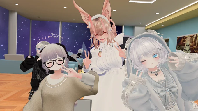 #ポンコツメイドバー いってきたよーん カウンター席でお客さん、メイドさんとゆったりお喋りできて楽しかった!次でイベント最後なのはびっくりしちゃったけど最後も楽しむぞ!