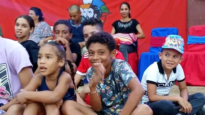 ¡¡Siempre habrá  más luces que sombras!!
La cultura salva...
El proyecto "Tarequeando" con Imágenes del impacto popular del espectáculo Al Sol Voy dedicado al 130 aniversario de la caída en combate de José Martí.

#DeCaraAlSol #ProvinciaGranma
#Cuba 🇨🇺