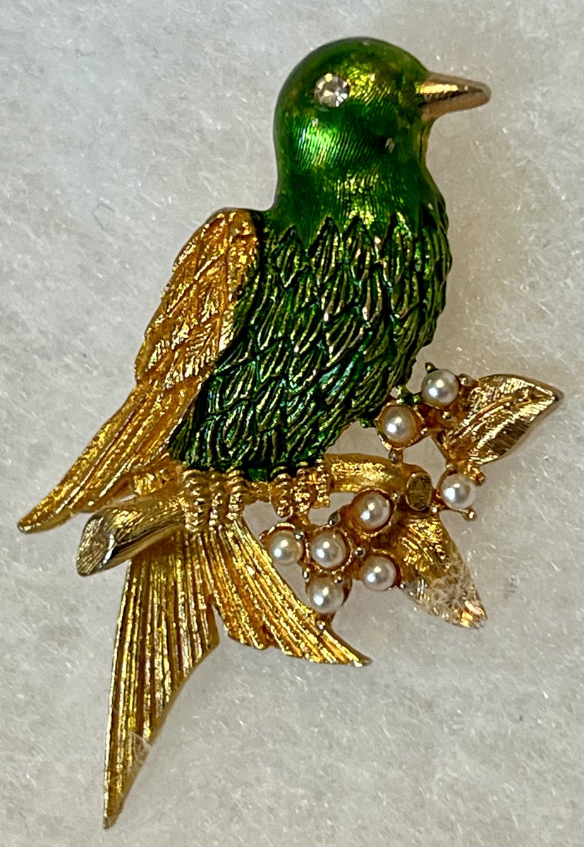 TeriE's tweet photo. LOVELY #Vintage80s Bird Brooch #Pearls & Green Enamel Gold Tone #Rhinestone Eye Lapel Pin
#brooch #vintagebrooch #collectible #greenenamel #lapelpin #yearofthebrooch #birds #birdlover #springfashion #springaccessories #giftsforher #giftsformom
https://t.co/89ePii2alf https://t.co/5EpDYQ61sR