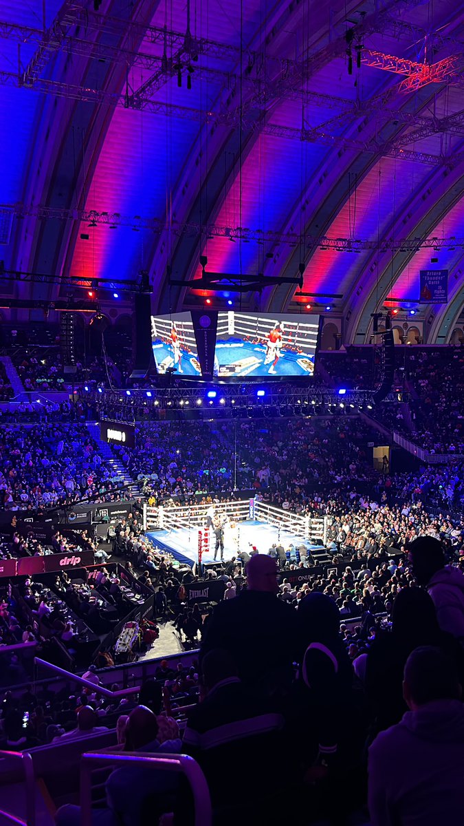 BoxingWine's tweet photo. YOU ARE LOOKING LIVE… 
Boots UD https://t.co/Td8qPtvkPg