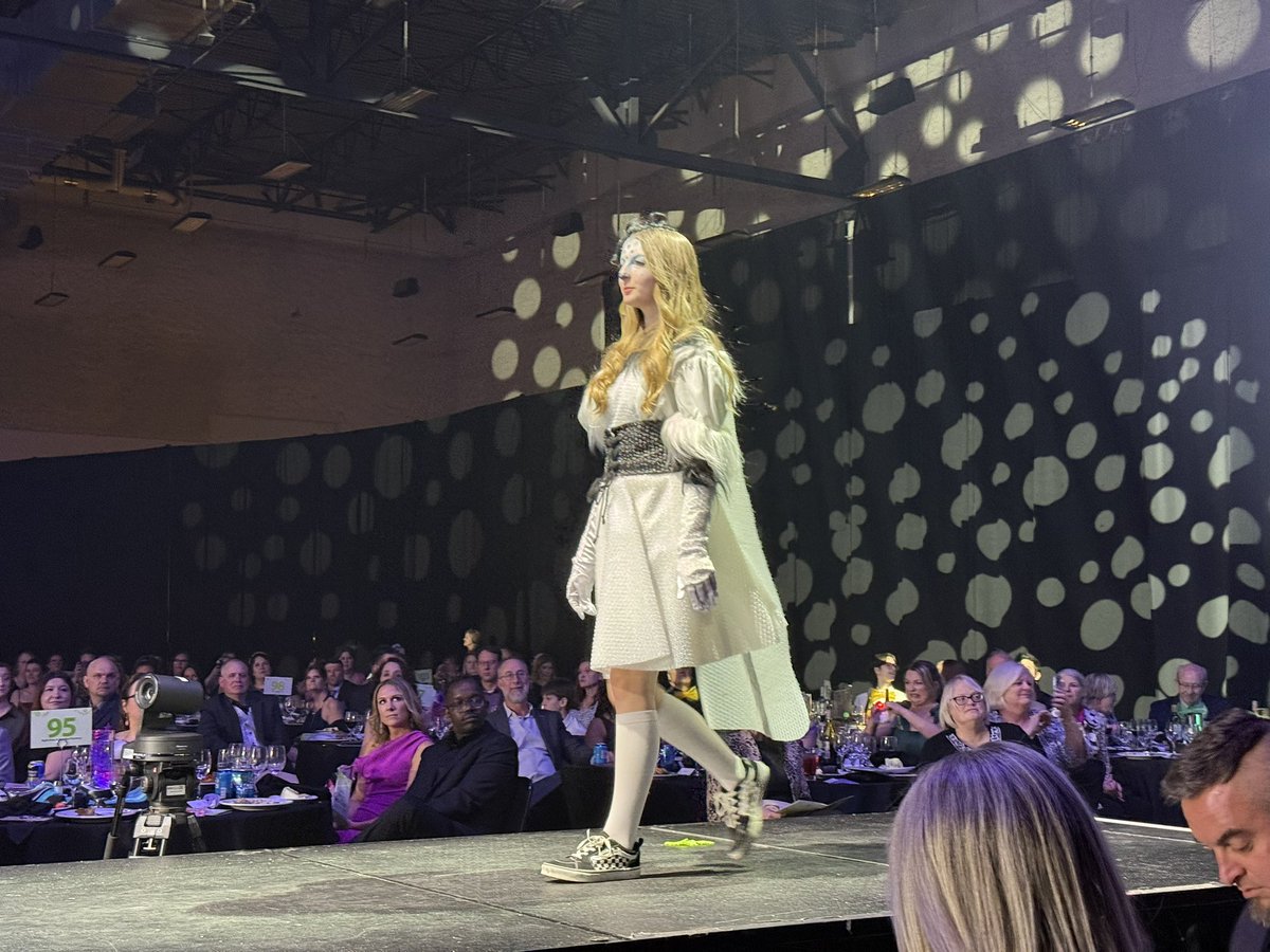 ejohnsonNEWS's tweet photo. The 2025 @ChildServe #BubbleBall is over the TOP!!! Amazing show, even better organization. https://t.co/GcL8aLFdMJ