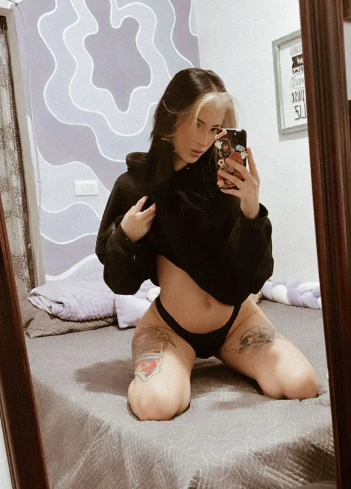 QueenVaneu's tweet photo. Who want me? 🥺 https://t.co/QuEfk2LikH