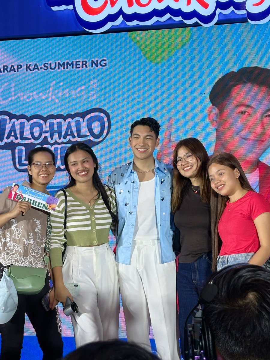 TheDarrenatics2's tweet photo. Photo op with Darren together with the Darrenatics at Chowking Halo-Halo Land. 💚

Supreme DARRENxHalohalo
#DARREN @Espanto2001
#SarapKaSummerNgChowking @chowking_ph https://t.co/muf1GhSaUL