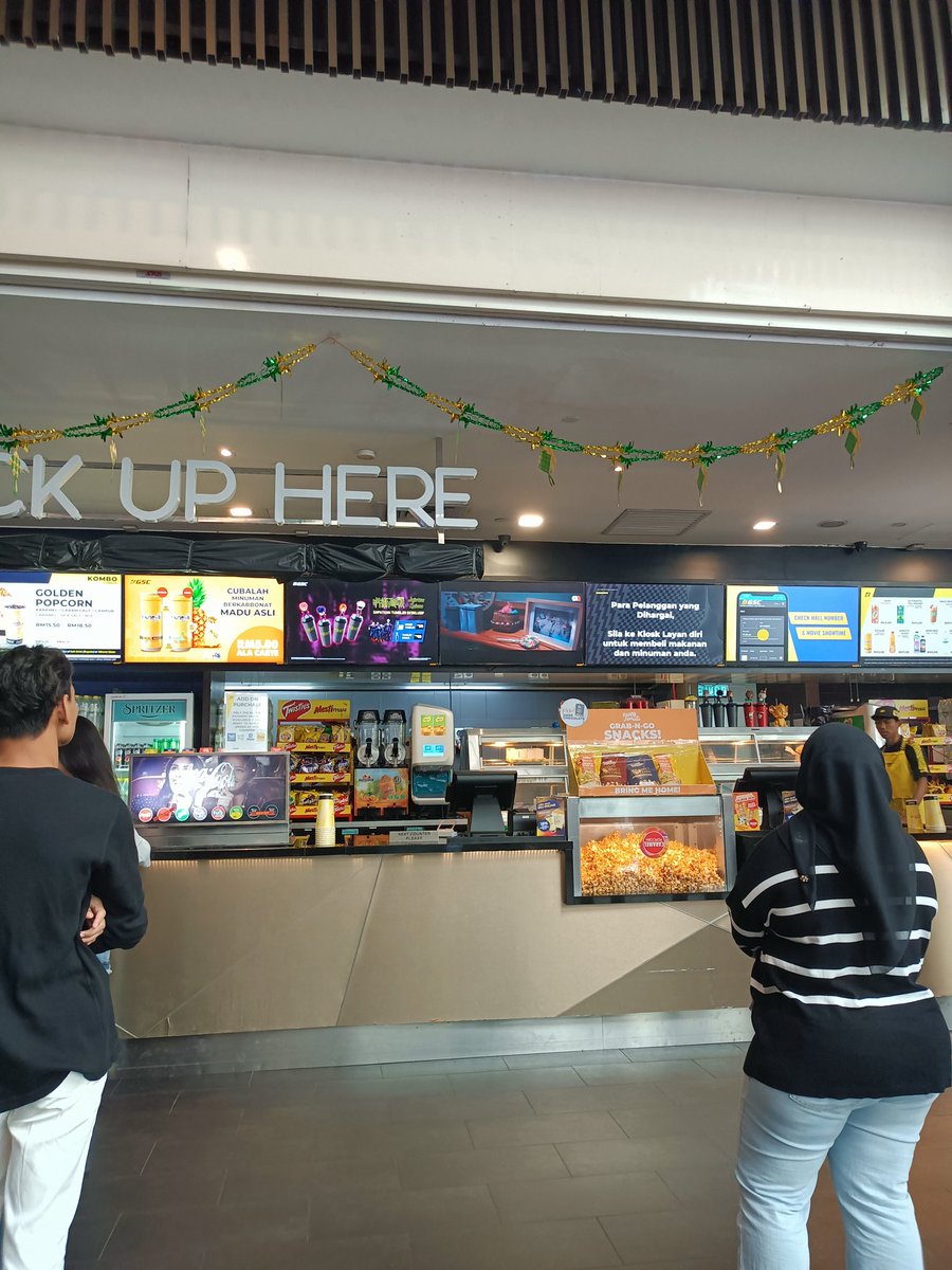 cikgucomel02's tweet photo. @GSCinemas Please kindly improved your service. Movie start at 10am and you just open F&amp;B counter almost 10 minute waiting. GSC Midvalley @ 13 Apr 2025. https://t.co/zhW1AxANQQ