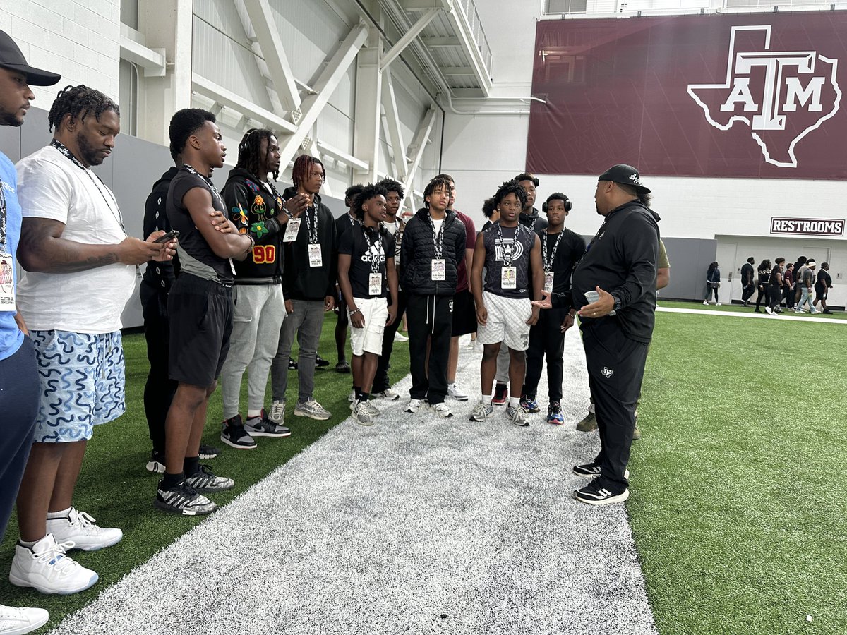 <a href="/KennemerMS/">Kennemer Middle School</a> <a href="/DaRealCoachG/">Coach GREEN</a> Future is bright for <a href="/Duncanville_FB/">Duncanville High School Football 🏈</a> !! Thank you <a href="/CoachTroop_/">Trooper Taylor</a> <a href="/Thamannjr/">Coach Mann M.Ed.</a> for taking care of our kids!! <a href="/AggieFootball/">Texas A&M Football</a> LOCK THE GATES‼️‼️