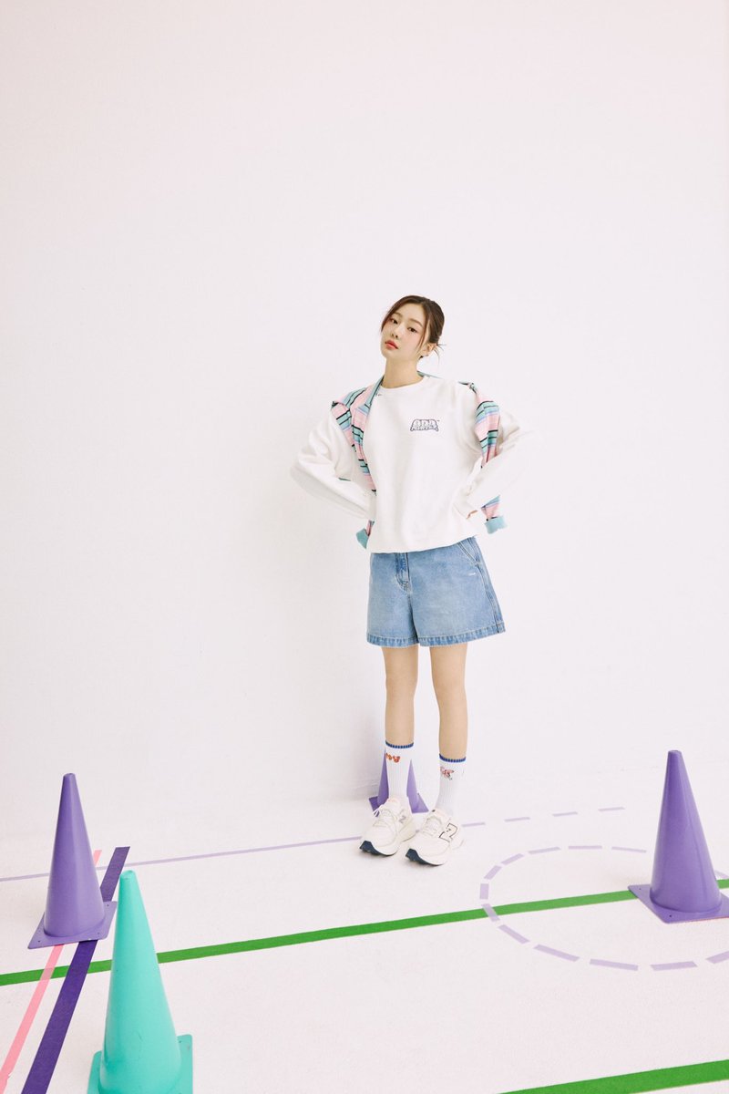 shop_oddsocks's tweet photo. 챗 지피티 괴롭혀서 만든 시안이 피규어💜 https://t.co/45F3OLYg3E