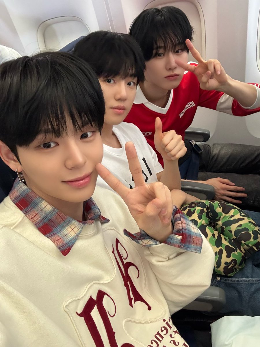 ✈️💜💛🤍

#EVNNE #이븐
#문정현 #MUNJUNGHYUN