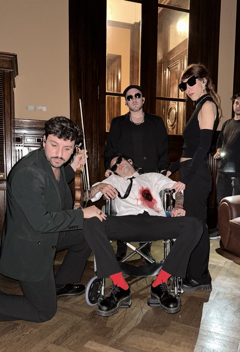 Muchas noches, buenas gracias