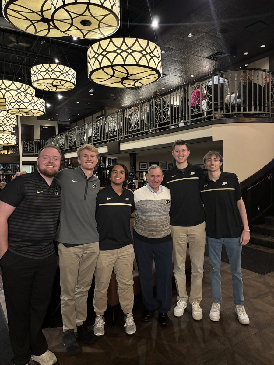 Huge thanks to Mr Branham for hosting a night celebrating our seniors at Harry and Izzy’s! It was night to remember as we shared memories and laughs from both our times with the Boilers. This yearly tradition is something we appreciate so much and something we will never forget.