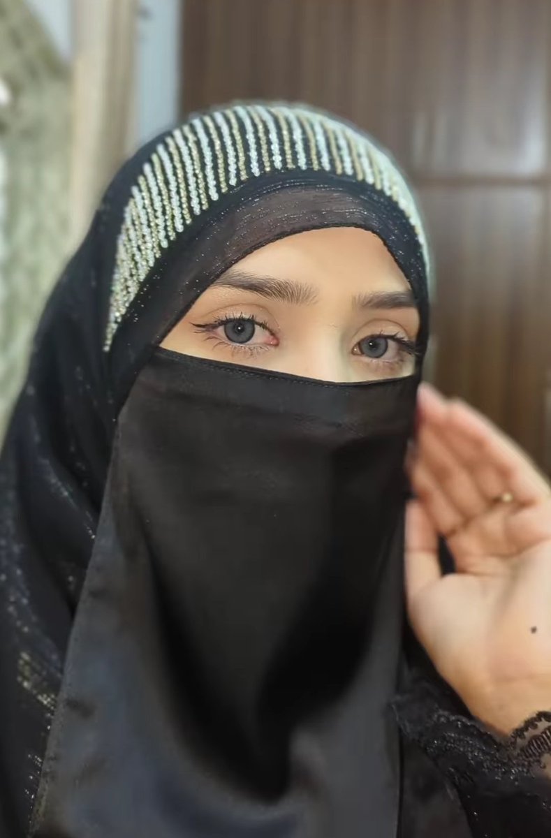 ليتنا نفهم أن جميع العلاقات خُلقت للراحة و الرحمة لم نُخلق لإثبات حسن النوايا و لا لنتجمل أو نسعى لننتصر على بعضنا في أوقات الخلاف  كلمة طيبة كفيلة بإنهاء أي خلاف نظرة بحب ستنزع الحزن من القلوب  فـ العلاقات وجدت لتكون بمثابة استراحة للقلوب لا تعباً ولا مشقة لها
صباحكم جبر خواطر🌹