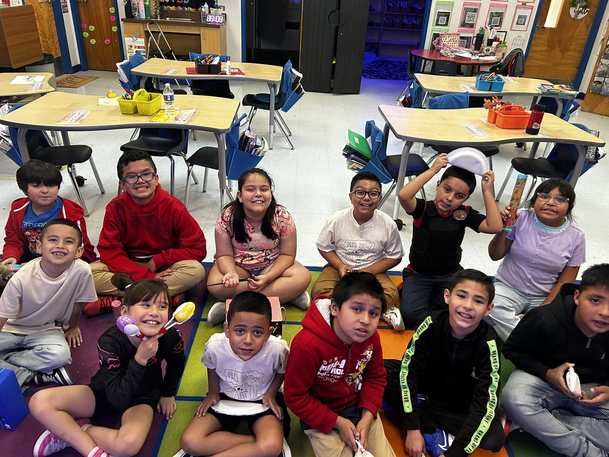 dmorales_HDHES's tweet photo. This week, our class explored sound energy and wrapped it up with fun presentations on Friday! Students shared the creative instruments they made—and had a blast doing it! 🎼👂🏽❤️ #PASUNIT #TEAMSISD #ALLIN @SocorroISD https://t.co/SyselLfi7B
