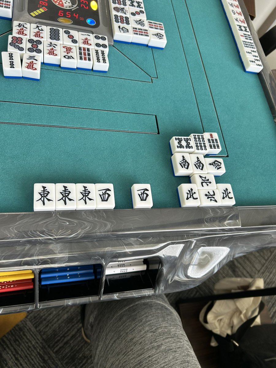 sapporo_comet's tweet image. おはようございます🌞
今日も元気に営業してます。
本日対局コースで小四喜出ました
おめでとう御座います㊗️
本日はセット麻雀(貸卓)1卓ですが、空いてます。
日曜の麻雀はコメットで!
#麻雀 #札幌市中央区 #セット麻雀 #貸卓 #健康麻雀 #アモスレックス3 #麻雀教室 #雀荘 #ボス猫ケンジ