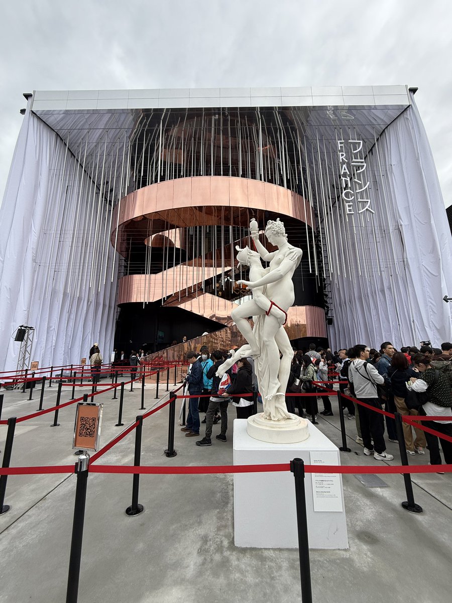 Makoyan's tweet photo. フランス館すごい行列

#万博難民 
#関西万博
#EXPO2025 
#expo2025_japan https://t.co/0NCTA1qqTm