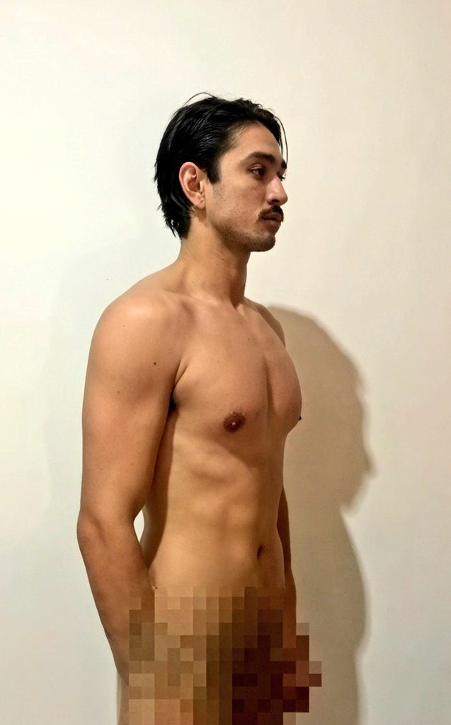 Alessandro Del Salomo bulge pose
Yes or no? 💪🏽💦