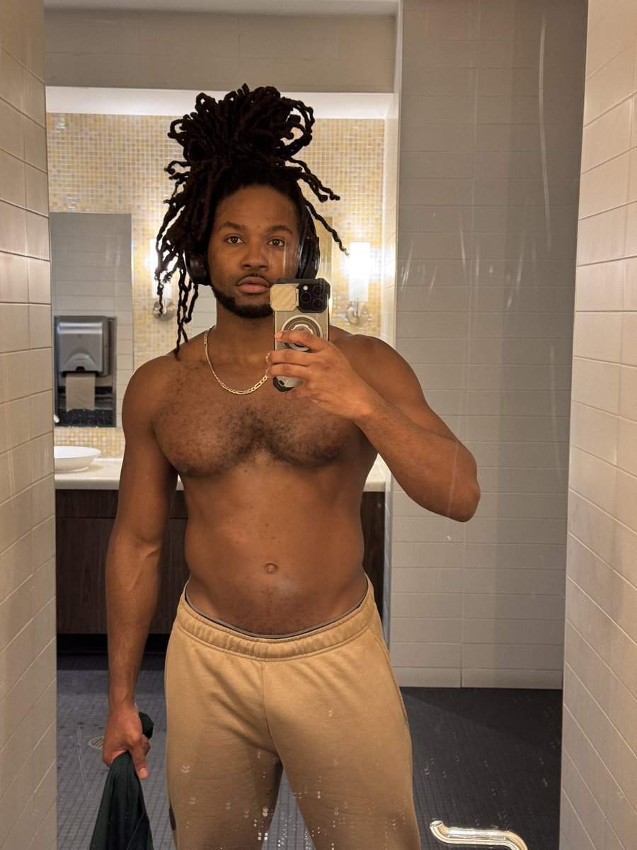 jcFresco's tweet photo. I finished โ
my workout on this ๐ง๏ธ day. #FitnessGoals #motivation #SaturdayMotivation #NYC #locnation #fitnesslifestyle #Fitness https://t.co/8IptMi4SiT