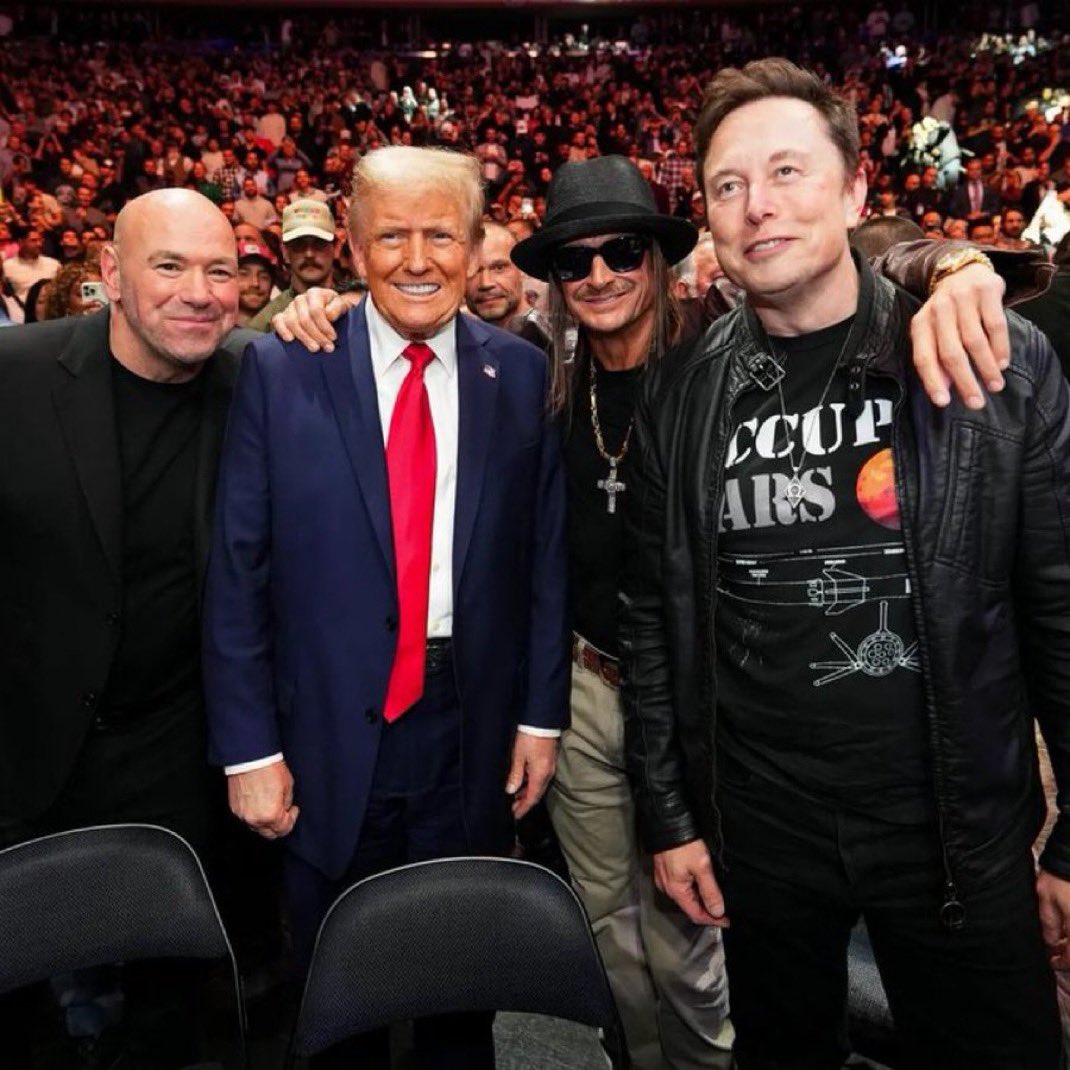 CubanOnlyTrump's tweet image. We the people love President Trump🇺🇸What An ENTRANCE🇺🇸
President Trump in the House for #UFC314
Let’s Go 🇺🇸