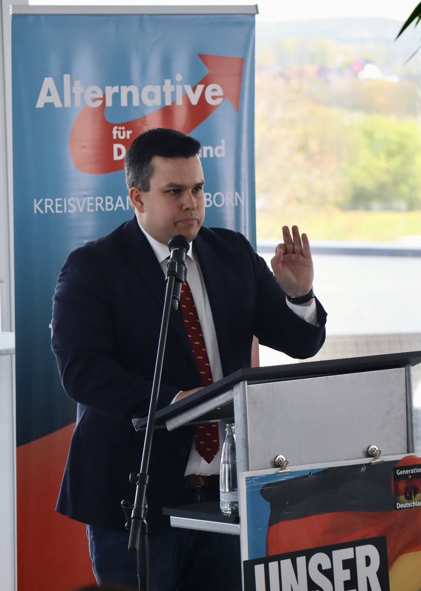 Weber_AfD's tweet photo. Vielen Dank, liebe #Paderborner, zur Wahl auf Listenplatz 3 der #AfD-Reserveliste zur Wahl des Kreistag des Kreises Paderborn! Lasst uns die nächste #Kommunalwahl rocken. 🇩🇪💙 https://t.co/NfXS2zqtRY