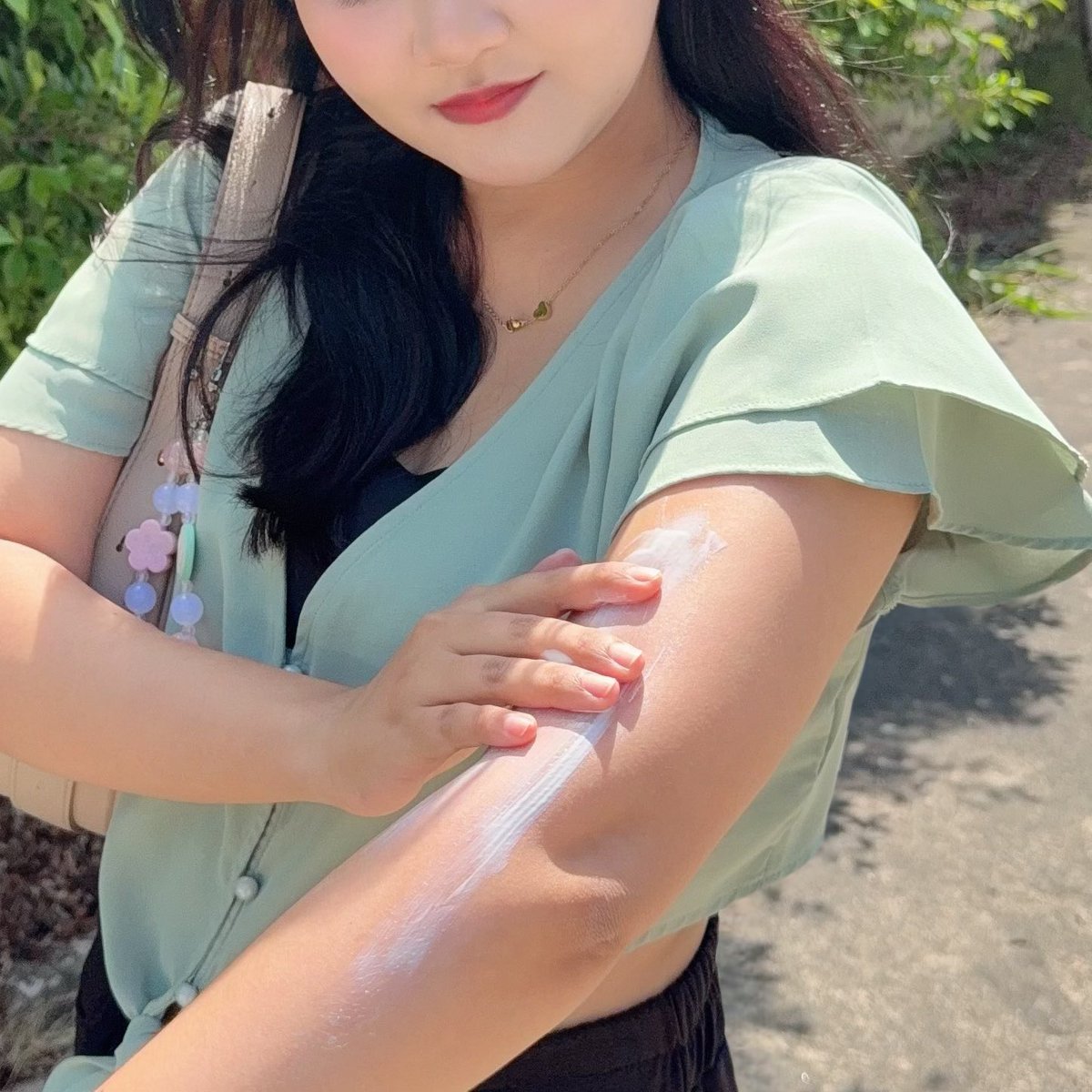 jubejann's tweet image. รีรันอีกรอบกันแดดที่เกิดมาเพื่อสายลุย✨ Biore UV refresh bright เจอแดดร้อนๆ สูตรนี้เอาอยู่!! ทาแล้วรู้สึกเย็นลง -2.7 °C ทันที ปลอบผิวลดความแสบร้อน มี SPF50+ PA+++ ป้องกันแดดได้จริง ไม่ทำให้เสื้อเหลืองด้วย ซื้อซ้ำแบบเลิกนับ ดีมากกบอกเลย 

#Biore #BioreUVBodySerum #กันแดดตัวจริง