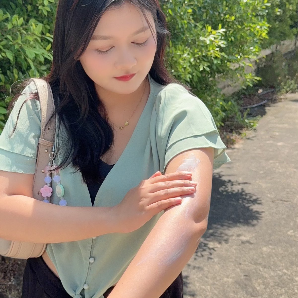 jubejann's tweet image. รีรันอีกรอบกันแดดที่เกิดมาเพื่อสายลุย✨ Biore UV refresh bright เจอแดดร้อนๆ สูตรนี้เอาอยู่!! ทาแล้วรู้สึกเย็นลง -2.7 °C ทันที ปลอบผิวลดความแสบร้อน มี SPF50+ PA+++ ป้องกันแดดได้จริง ไม่ทำให้เสื้อเหลืองด้วย ซื้อซ้ำแบบเลิกนับ ดีมากกบอกเลย 

#Biore #BioreUVBodySerum #กันแดดตัวจริง