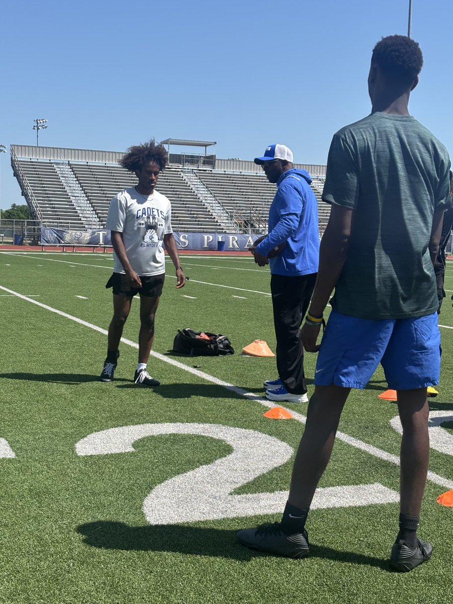 C.J. Evans (@2waycj) on Twitter photo Thanks Coach Hooks for the session today & for letting us get some work in.
<a href="/SkysTheLimitWR/">Margin Hooks</a> <a href="/GerikTerry/">Terry Gerik</a> <a href="/FlightSkillz/">Coach Flight</a> <a href="/Jamarionvincemt/">jamarion vincent</a> <a href="/On3Recruits/">On3 Recruits</a> <a href="/JButler_210/">Josh Butler</a> Thanks Coach Hooks for the session today & for letting us get some work in.
<a href="/SkysTheLimitWR/">Margin Hooks</a> <a href="/GerikTerry/">Terry Gerik</a> <a href="/FlightSkillz/">Coach Flight</a> <a href="/Jamarionvincemt/">jamarion vincent</a> <a href="/On3Recruits/">On3 Recruits</a> <a href="/JButler_210/">Josh Butler</a>