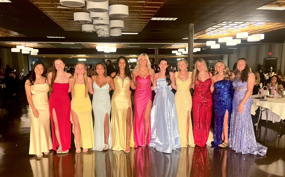 ladydvlsnation's tweet image. It’s PROM night, from the fields to the red carpet - our girls cleaned up nice 👑 💅🏽 💃🏼 
#FearTheTradition #PromNight