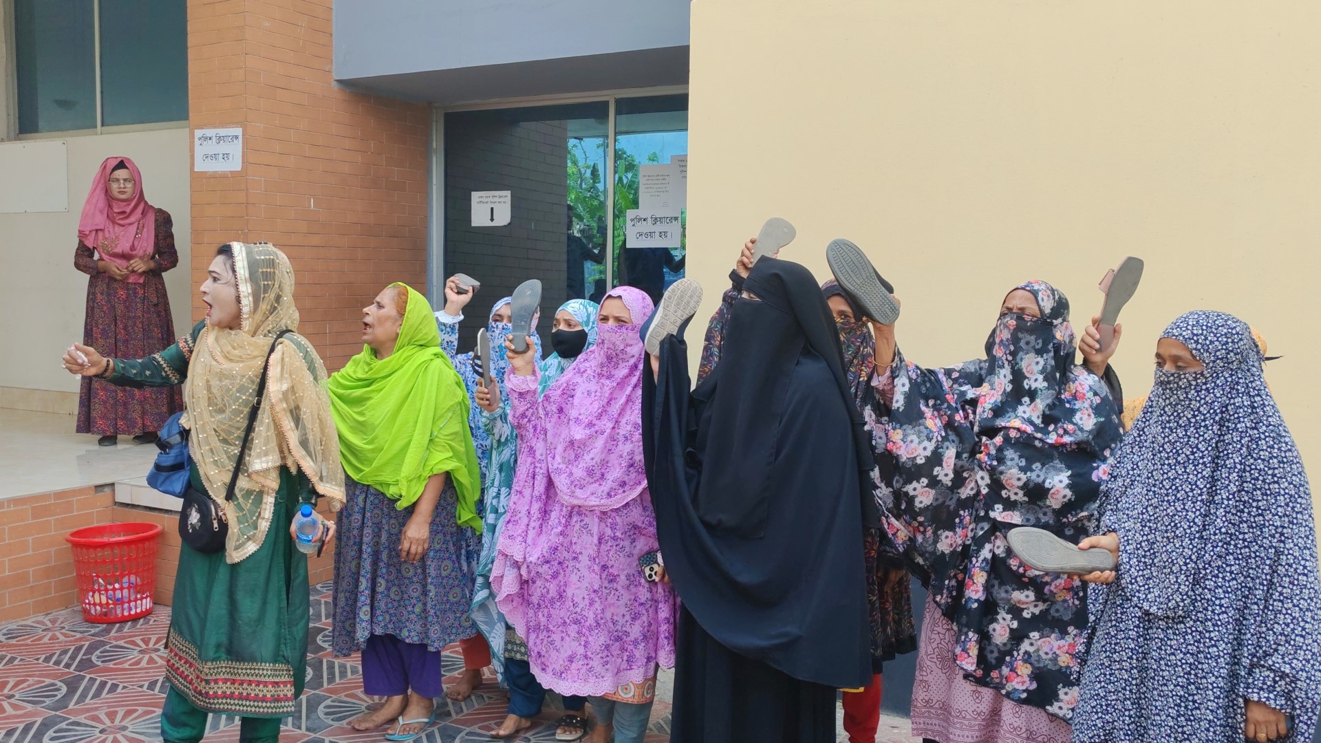 মাদারীপুরে ক্লিনিক মালিকের বিরুদ্ধে জোরপূর্বক জমি দখল ও নারী নির্যাতনের অভিযোগ