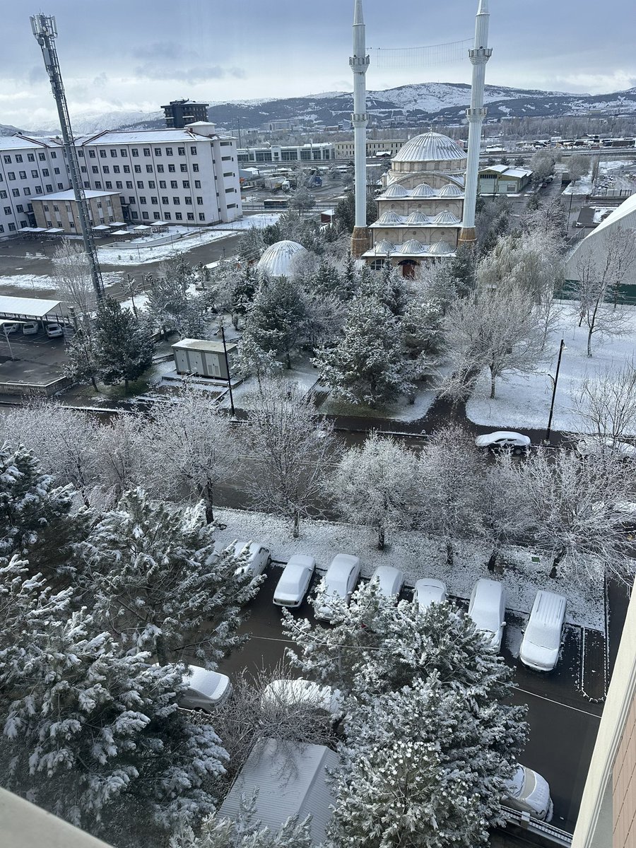 murathardal's tweet photo. 6 ay #beyaz 5 ay #ayaz 1 ay #yaz 
#sivas #3g #gargışgıyamet #soğuk #havadurumu https://t.co/ha8K0Vn4F2