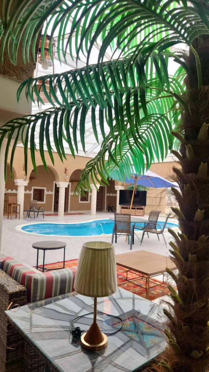 :

عندما تبدأ في عدّ نِعمك بدلًا من مشاكلك، ستجد أن الحياة
أجمل مما كنت تظن
- الحمد لله حمداُ تُستطابُ به كُل النعم 

.

#تصويري