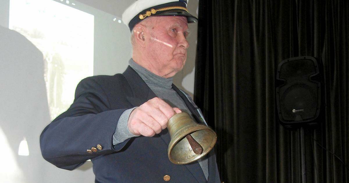 Taipalsaarella nojatuoliristeilylle lähti täysi salillinen kiinnostuneita – Historian lehtiä havisutti risteilyisäntä Ismo Talka dlvr.it/TK78ym