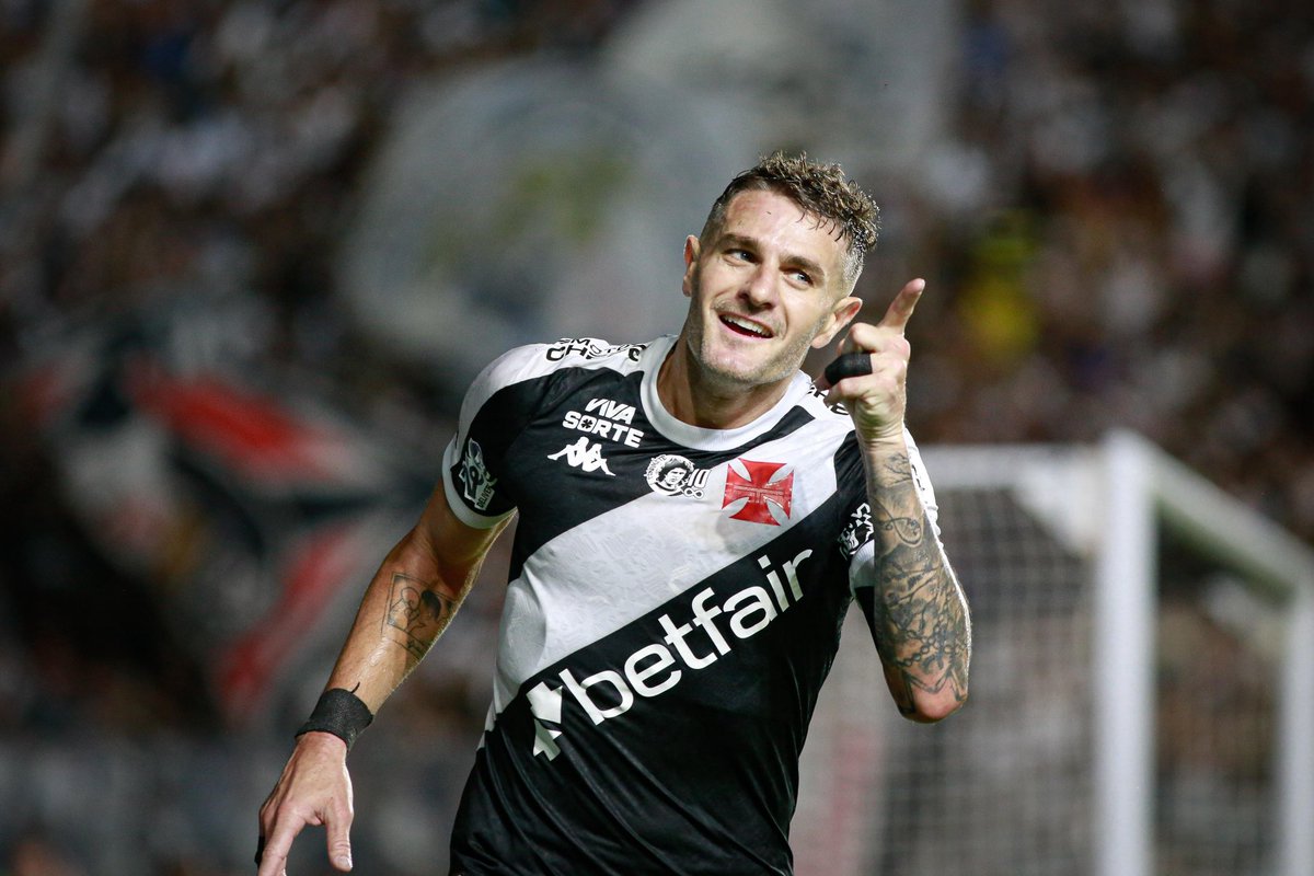 VascodaGama's tweet photo. Eu sei. Você sabe. Todos sabemos. 

Se tem jogo do Vasco, tem gol do Vegetti 🏴‍☠️⚽️

📸 Matheus Lima | #VascoDaGama https://t.co/ZGTTzQeCWB