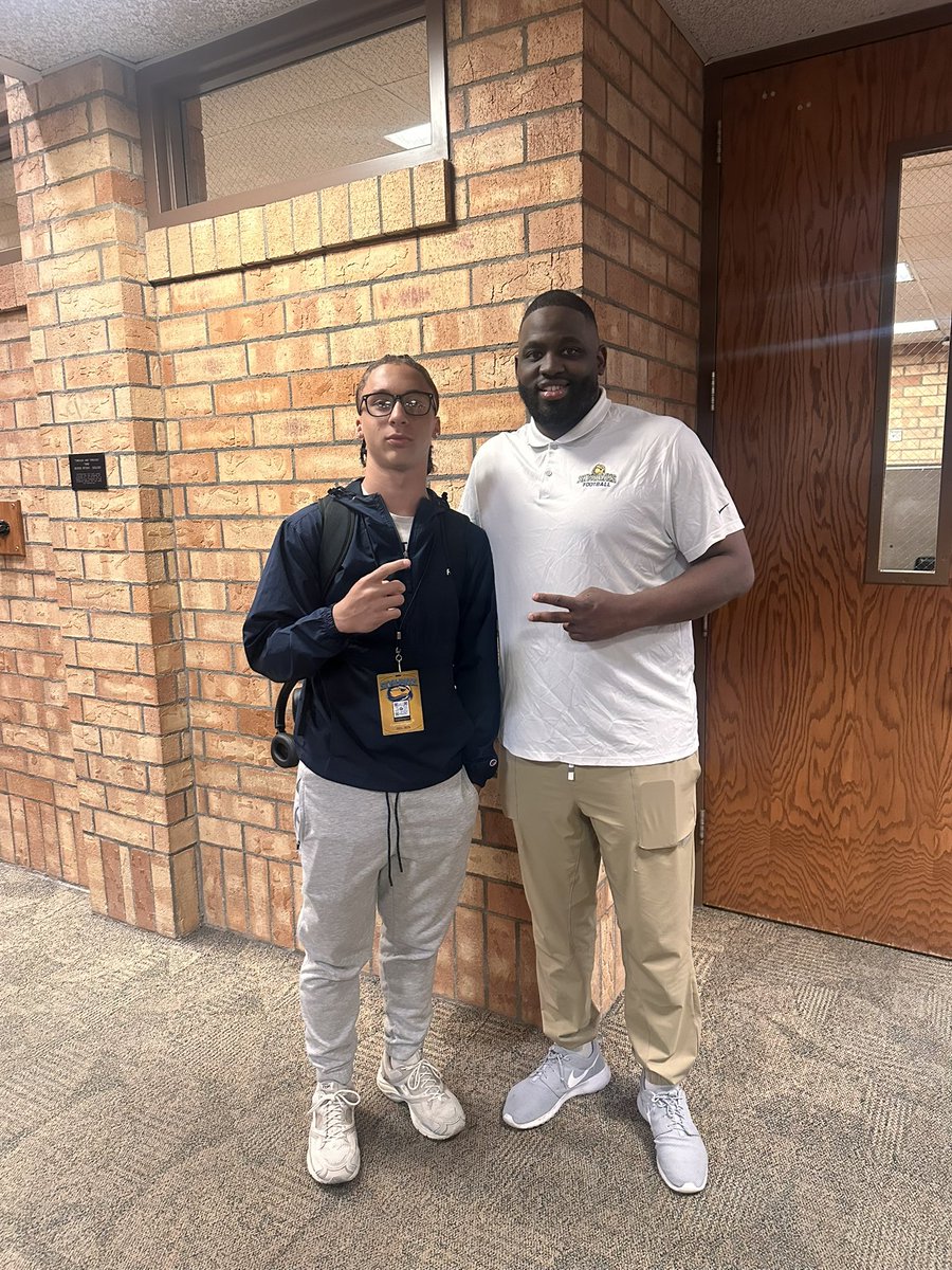 jvensmith09's tweet photo. I had such a great time at @FLCFootball Junior Day. Thank you @FLCCoach_Cox @conrad_wallis and @DonnyMooreJr for having me! @tony_mccoy3 @CoachCasaus @BryantWill757 @PrepRedzoneNM https://t.co/pk9P4jtPP1