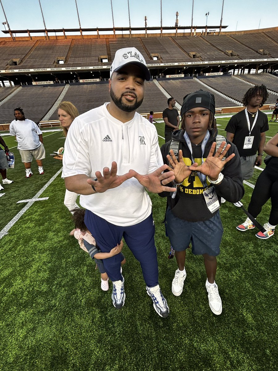 Lorenzo_2027's tweet photo. Had a great time today at @RiceFootball. Huge thanks to @CoachWilson_ for the invite. Cant wait to see what lies ahead for the Owl.
#goowl @RecruitEastside @coachgcross https://t.co/owDgsPml85