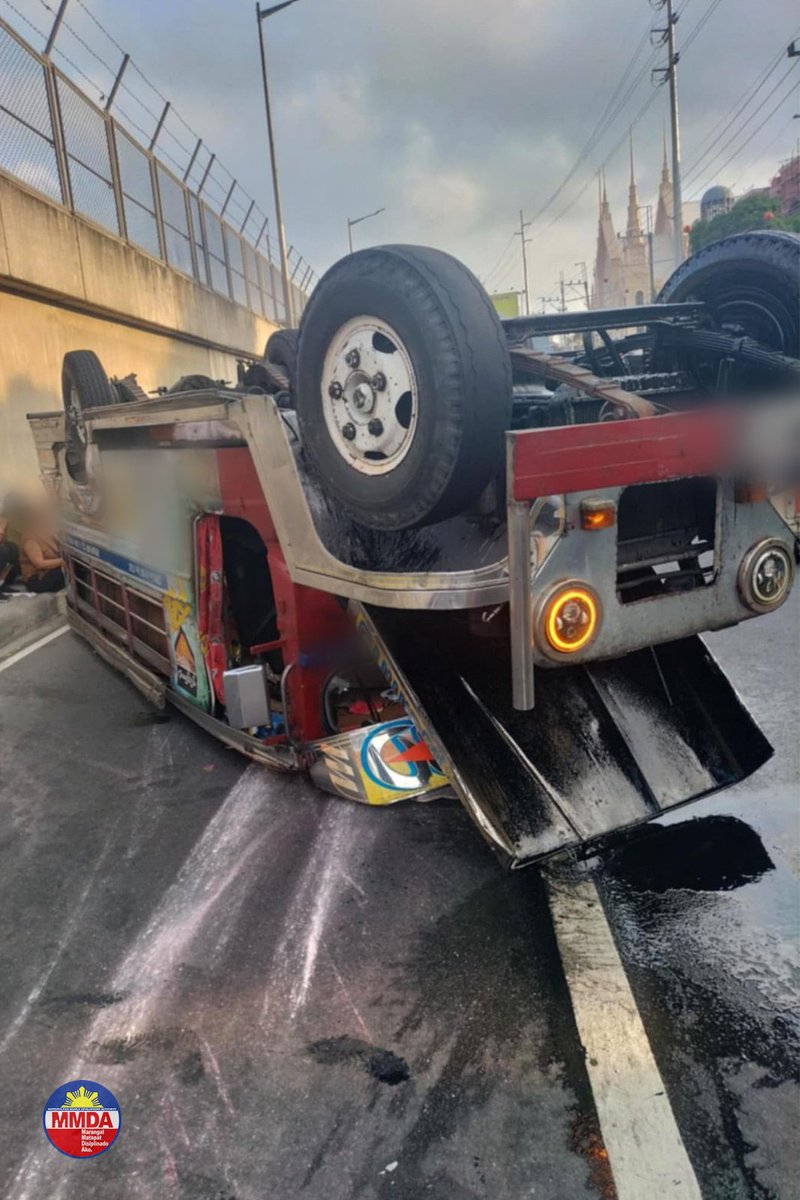 Sa bawat biyahe natin, mahalaga ang ating kaligtasan.  

Kaninang 6:48 ng umaga, isang banggaan ang nangyari sa Commonwealth Avenue-Eastbound sa Quezon City sangkot ang isang public utility jeepney at ilan pang sasakyan. Base sa report, matulin ang takbo ng jeep at tumaob ito.